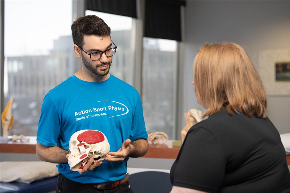 A clinician explaining with an anatomical model